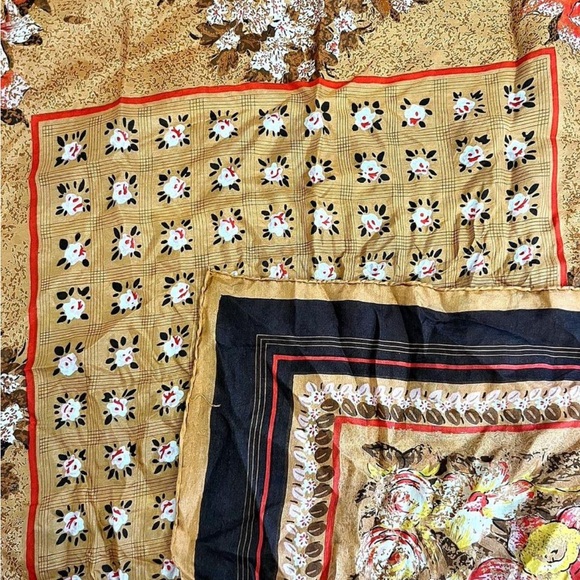 100% Silk Floral Patterned Scarf - Picture 5 of 8